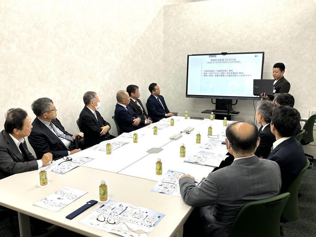 総務財政委員会の皆様への「おおたの未来づくり」紹介風景